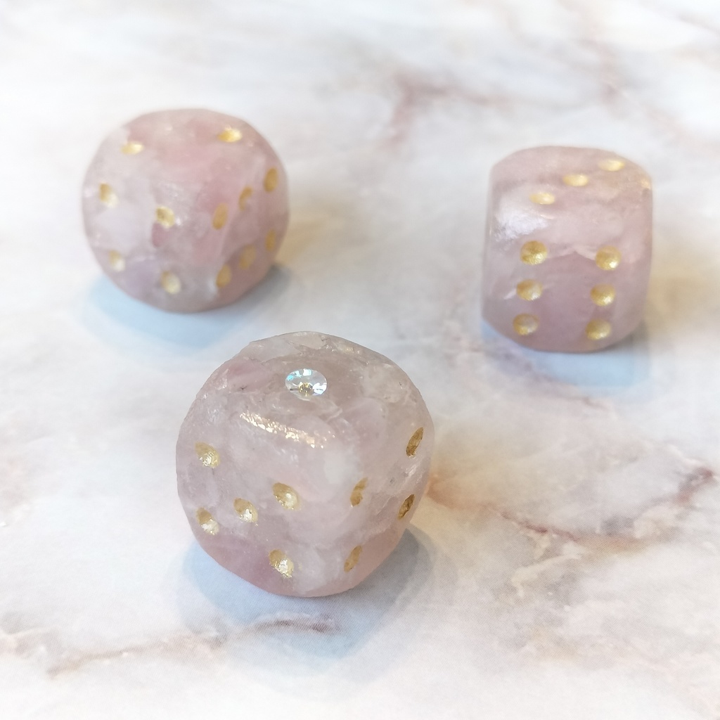 ローズクォーツ - 天然石のさざれ石ダイス・角丸6面体
