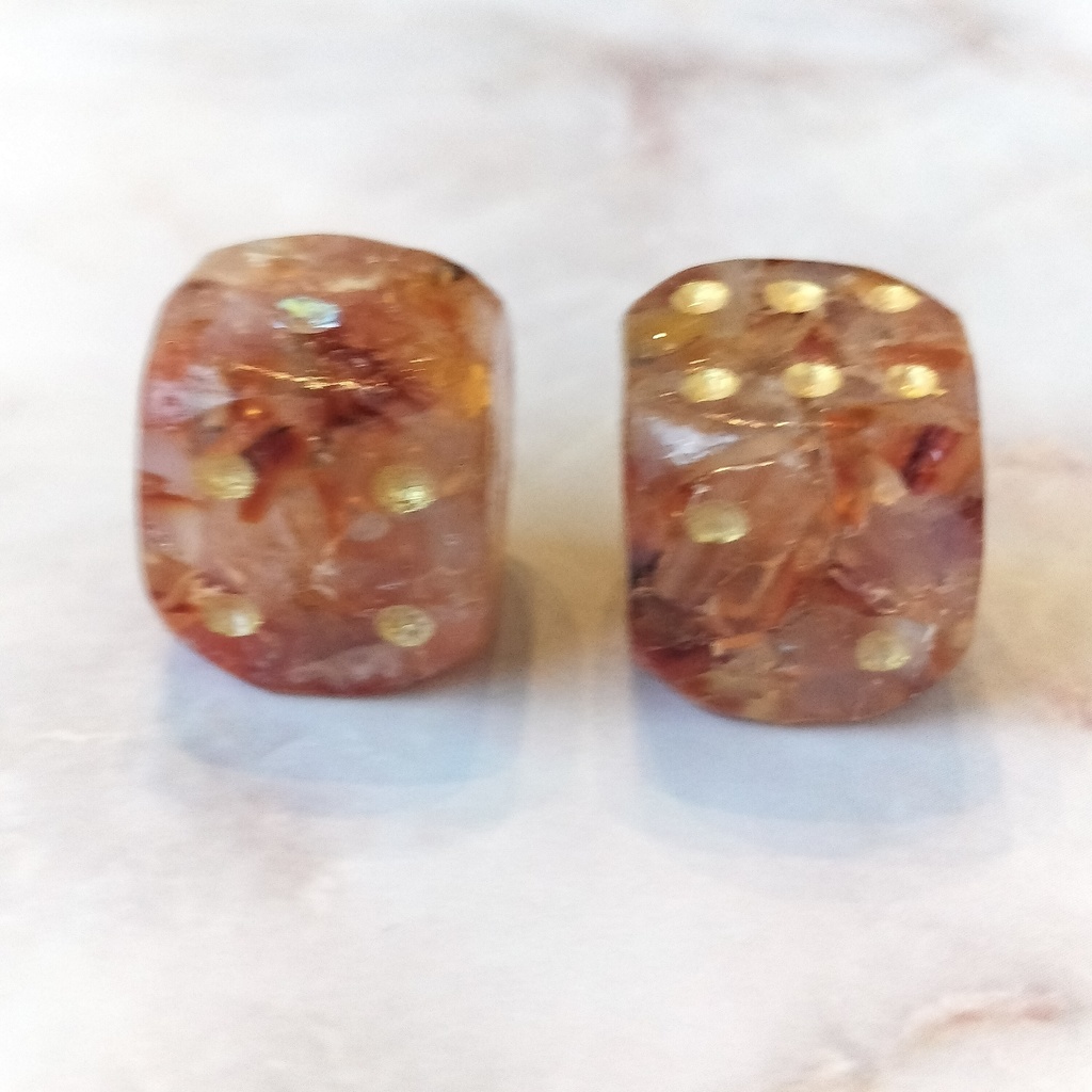 カーネリアン - 天然石のさざれ石ダイス・角丸6面体