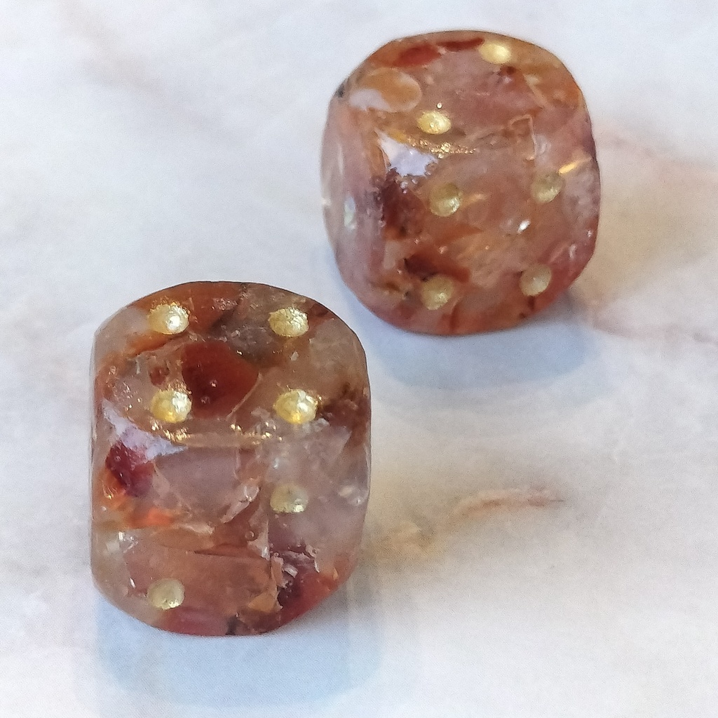 カーネリアン - 天然石のさざれ石ダイス・角丸6面体