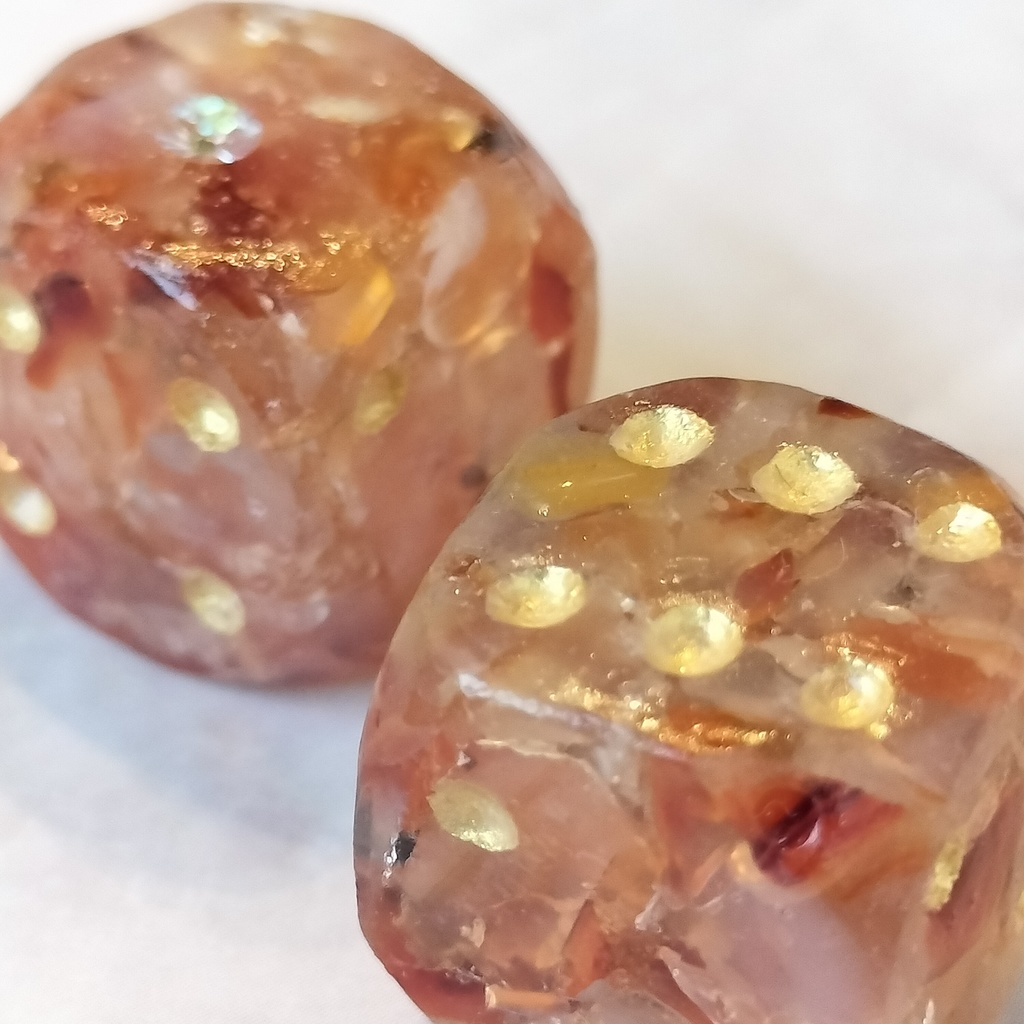 カーネリアン - 天然石のさざれ石ダイス・角丸6面体