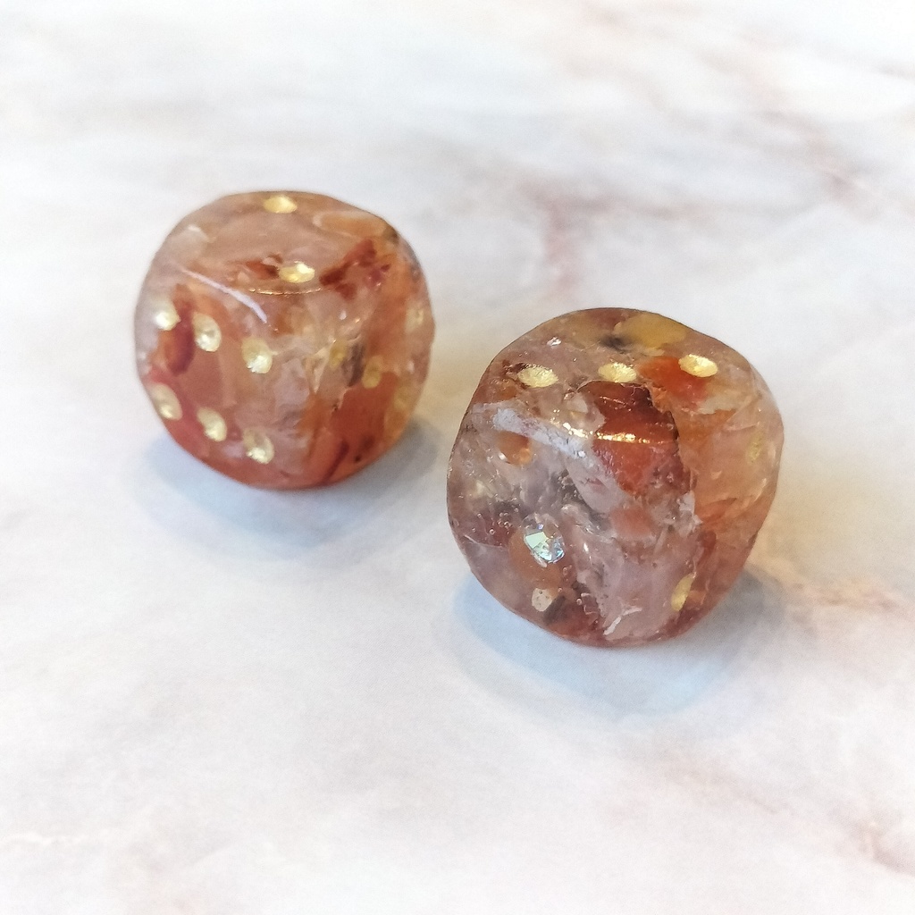 カーネリアン - 天然石のさざれ石ダイス・角丸6面体