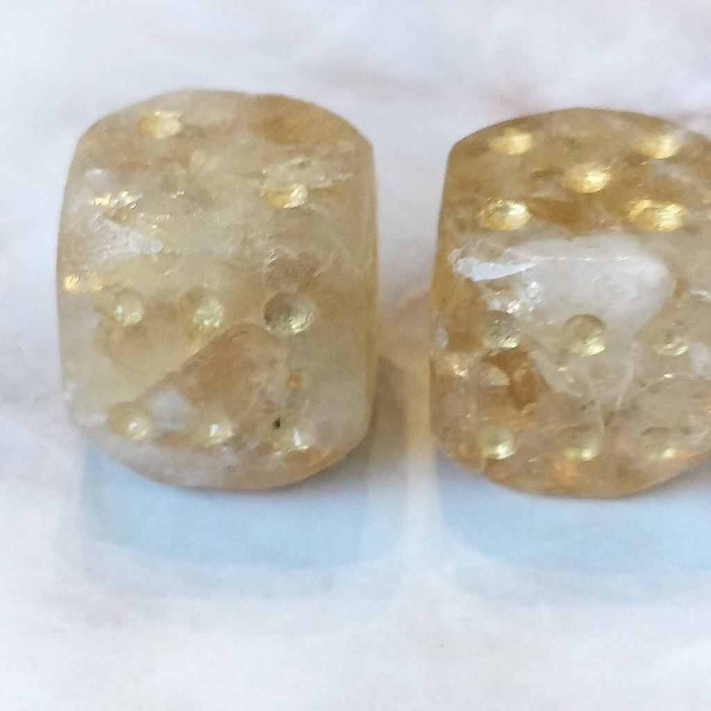 シトリン - 天然石のさざれ石ダイス・角丸6面体