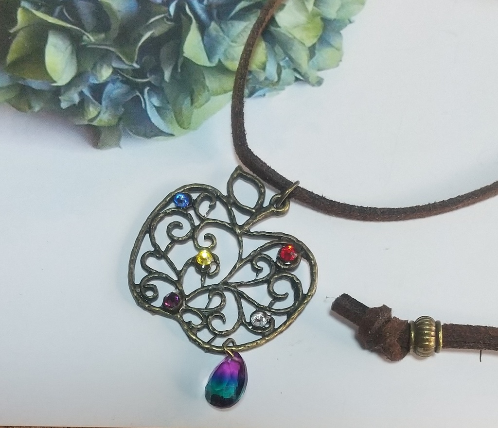 【ツイステ】滴る毒林檎のペンダント