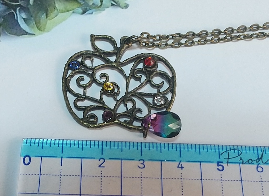 【ツイステ】滴る毒林檎のペンダント