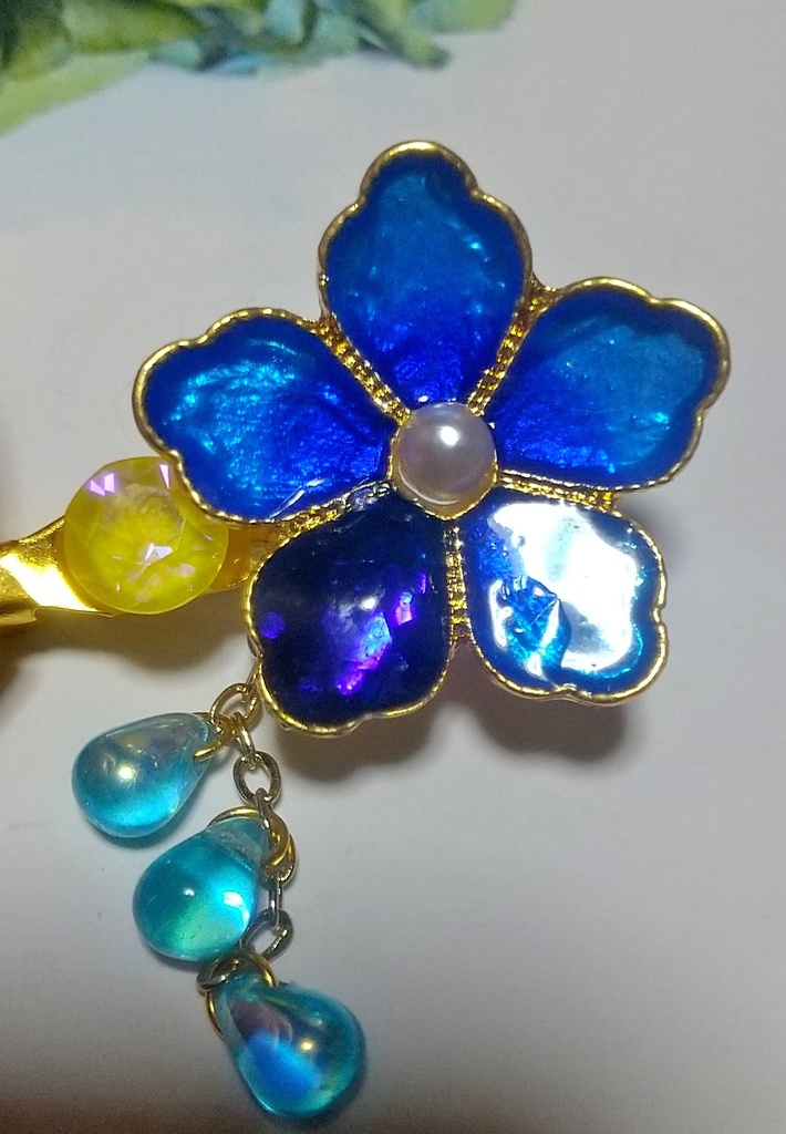 【ツイステ】双子のピンブローチ