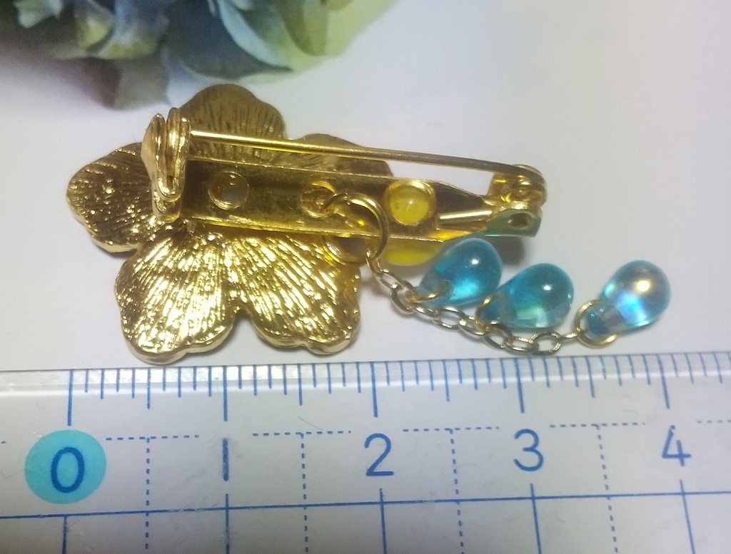 【ツイステ】双子のピンブローチ