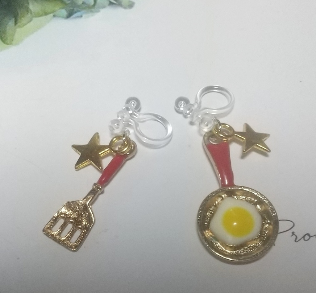 【ツイステ】赤の見習いシェフ  イヤリング&ストラップ