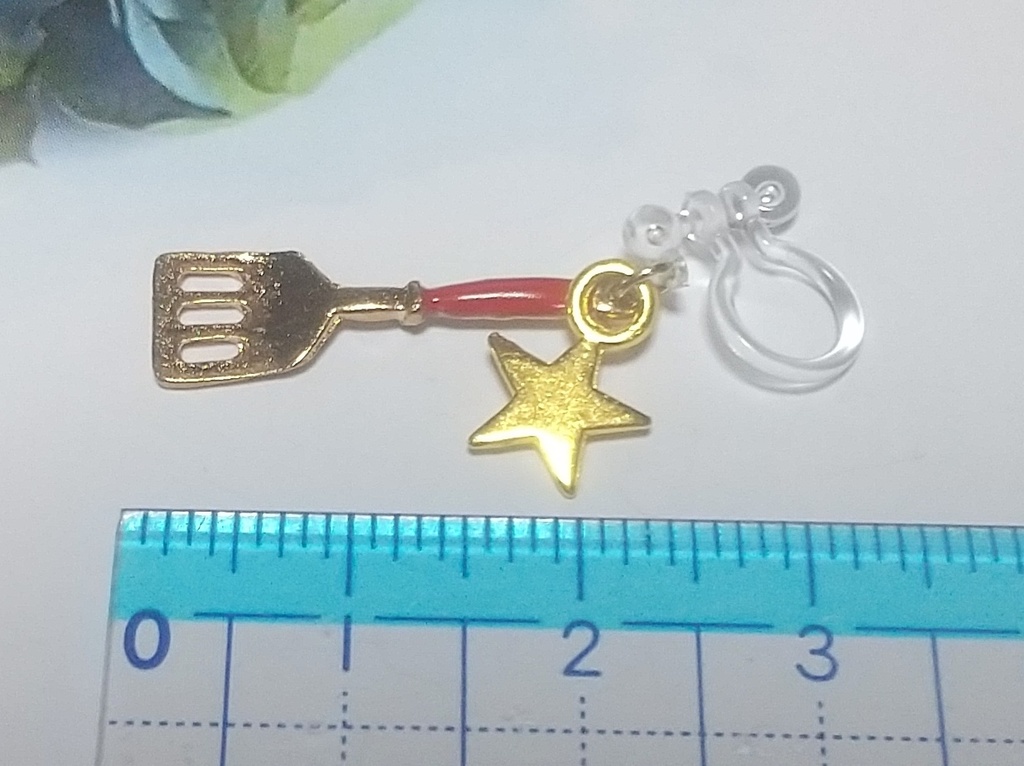 【ツイステ】赤の見習いシェフ  イヤリング&ストラップ