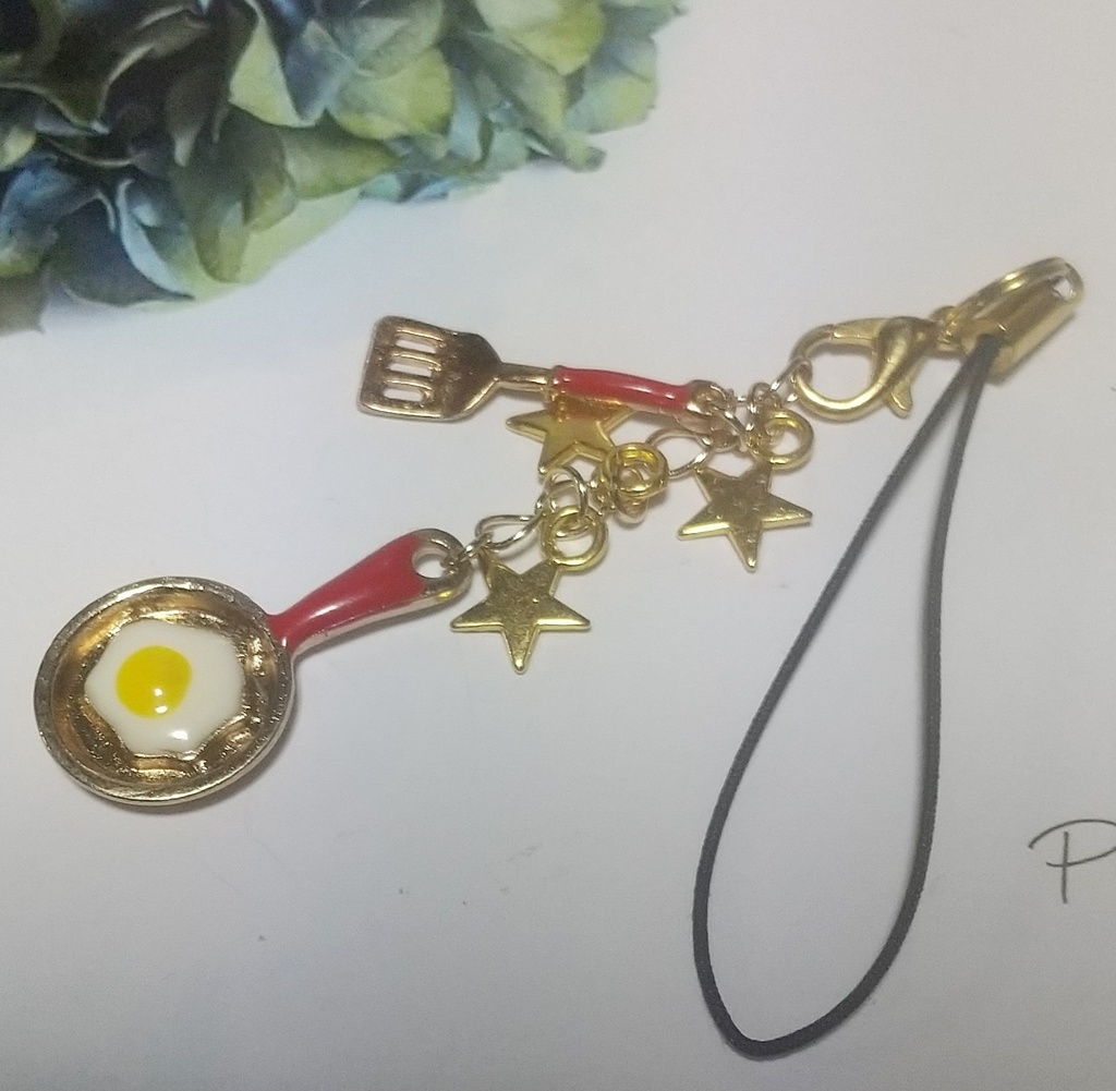 【ツイステ】赤の見習いシェフ  イヤリング&ストラップ