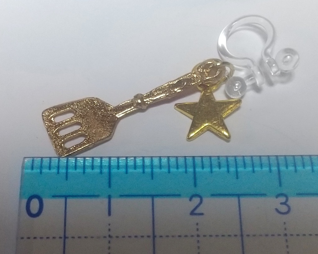 【ツイステ】赤の見習いシェフ  イヤリング&ストラップ