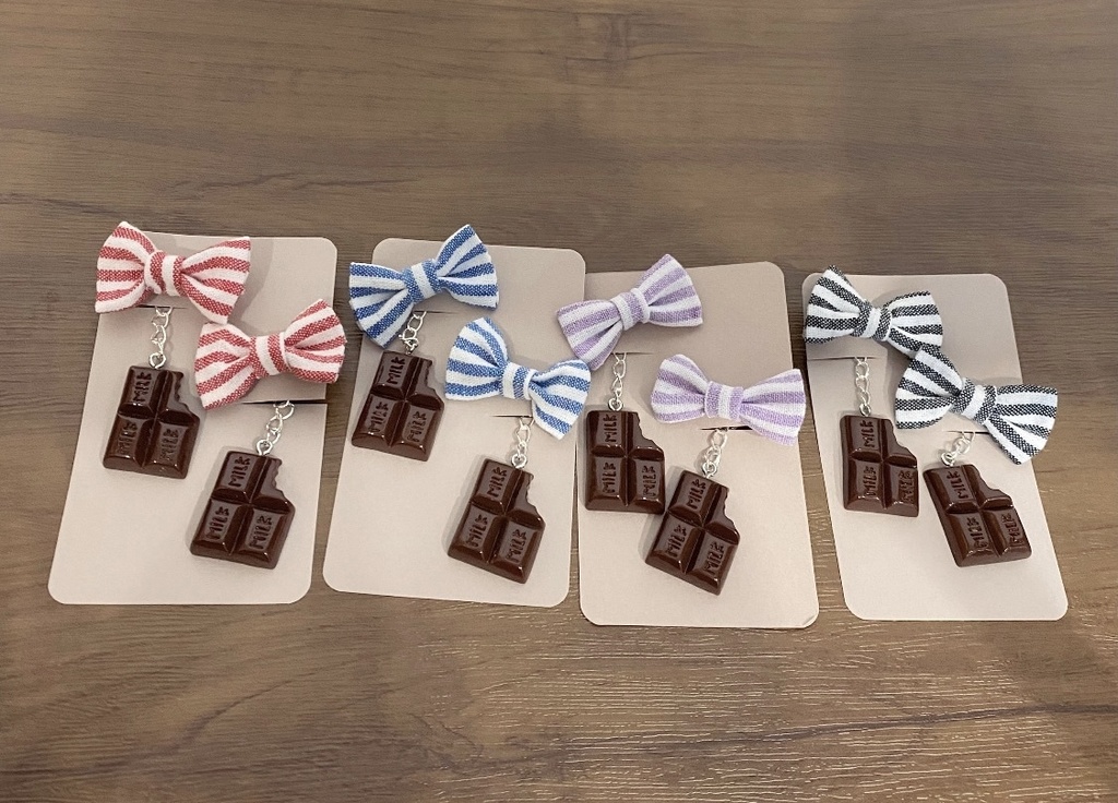 チョコレートとリボンのピアス