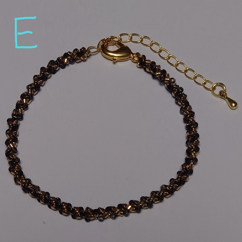 デリカビーズのチェーン風ブレスレット