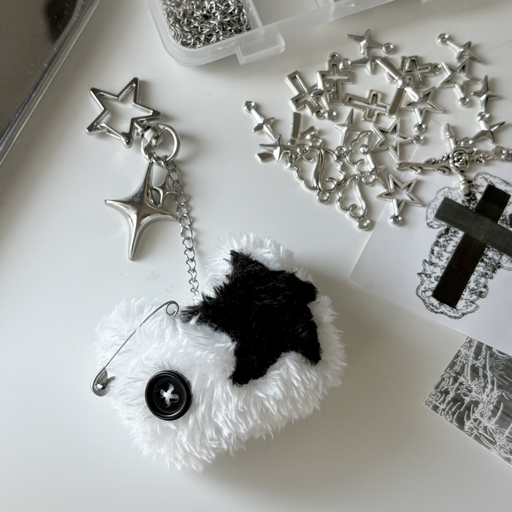 Face keychain ˖ ࣪⊹/ white