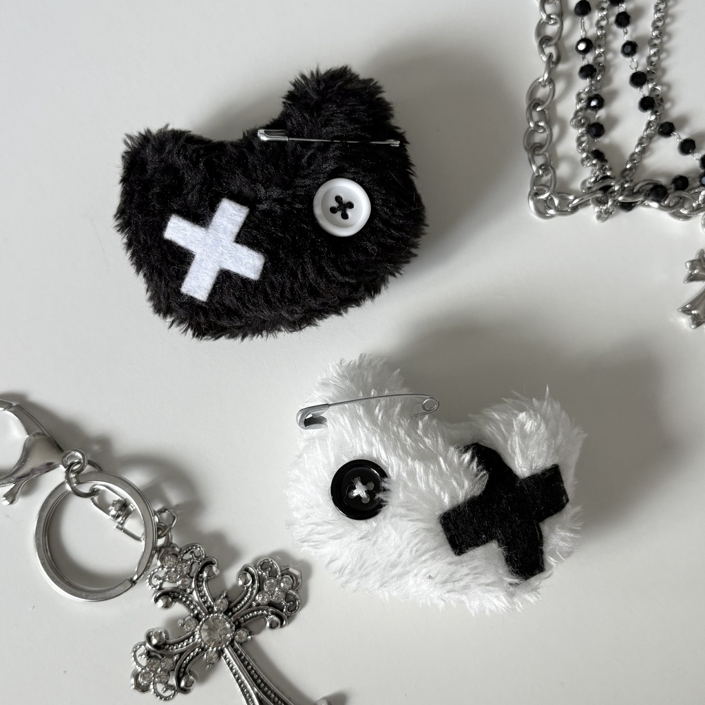 Face badge ˖ ࣪⊹/ white