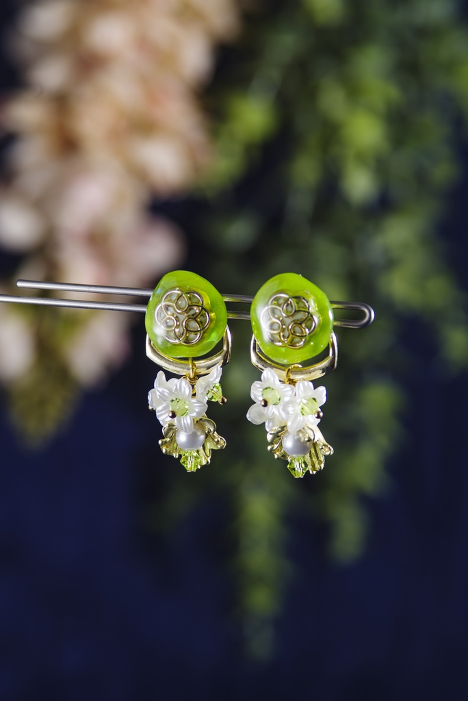 ミチル 白の魔法使い モチーフピアス/イヤリング