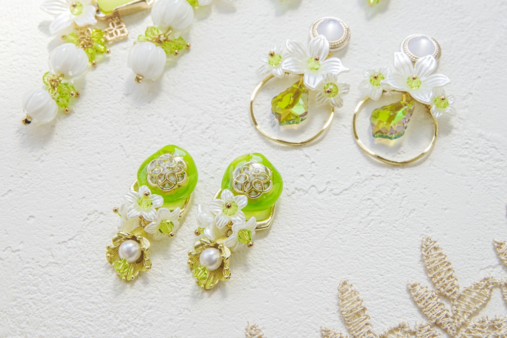 ミチル 白の魔法使い モチーフピアス/イヤリング