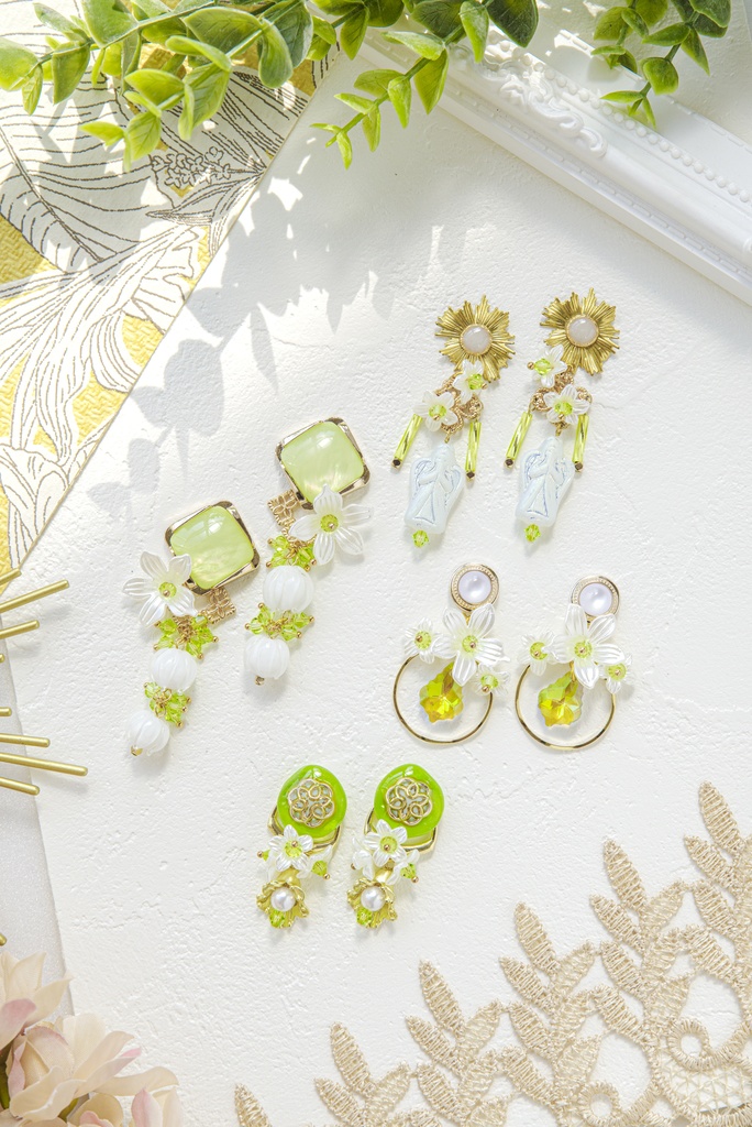 ミチル 白の魔法使い モチーフピアス/イヤリング