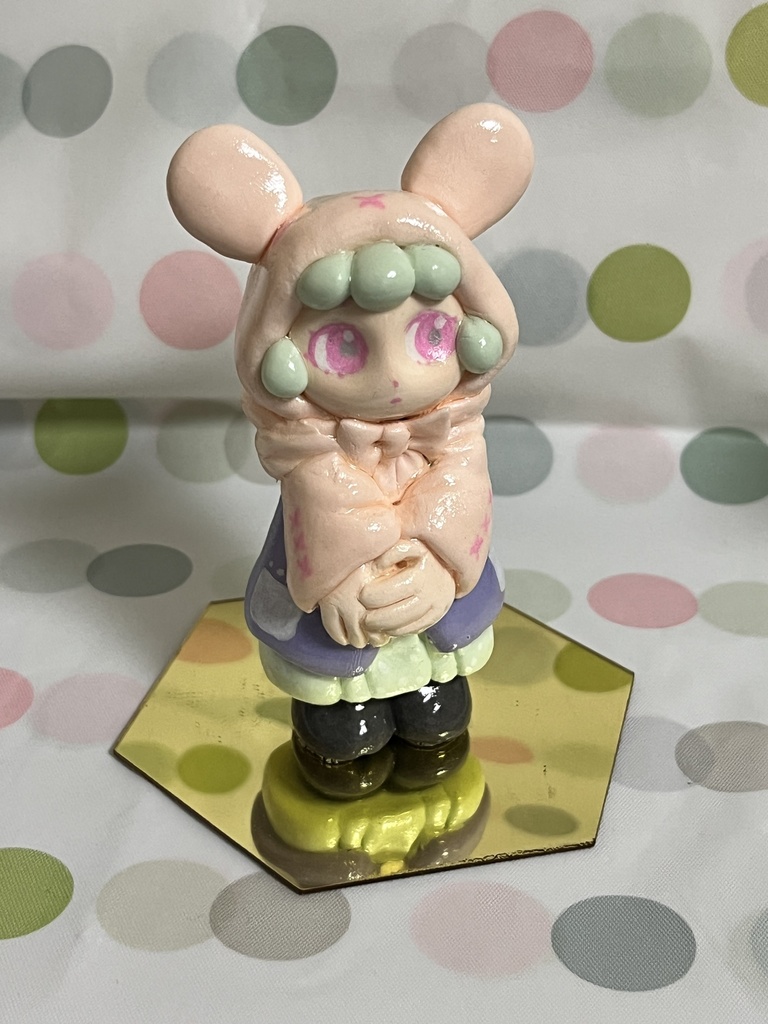 うさぎパーカーのフィギュア