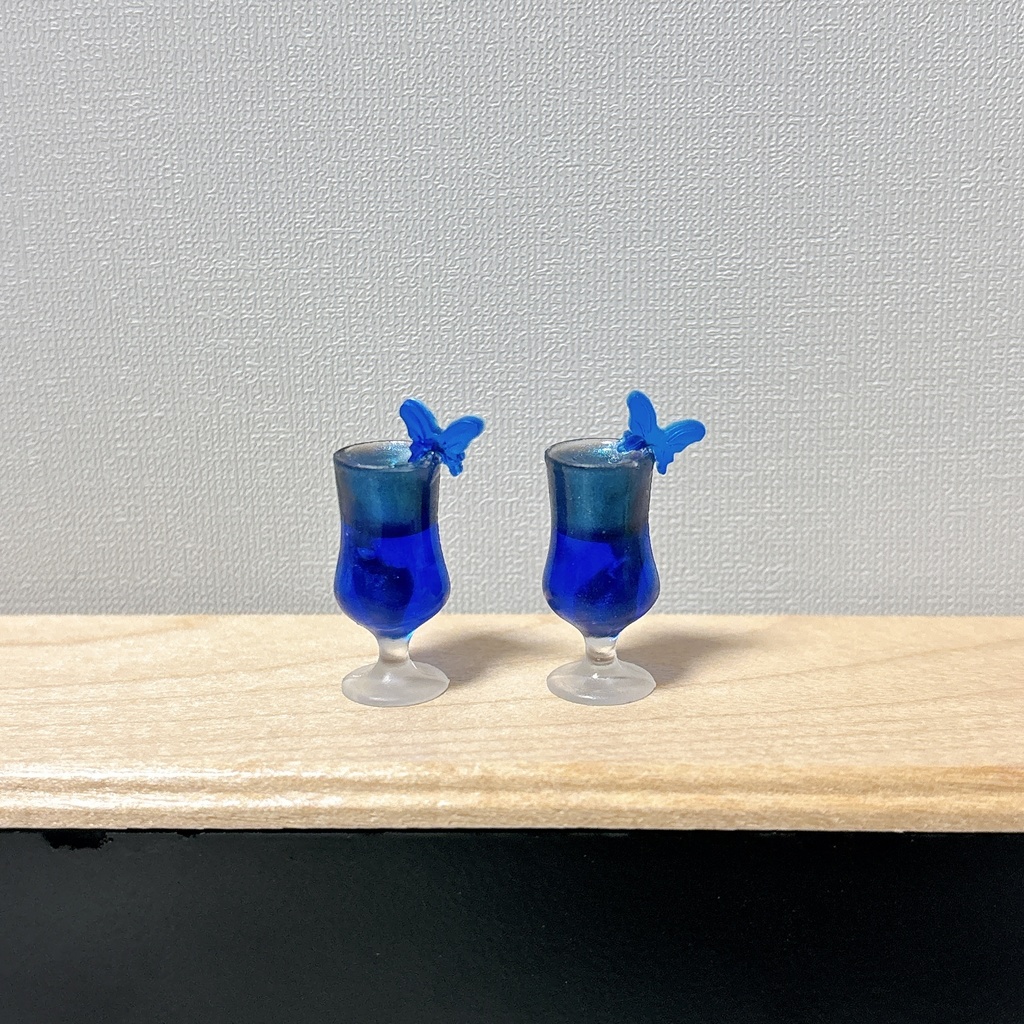 深潭に沈むブルーカクテル