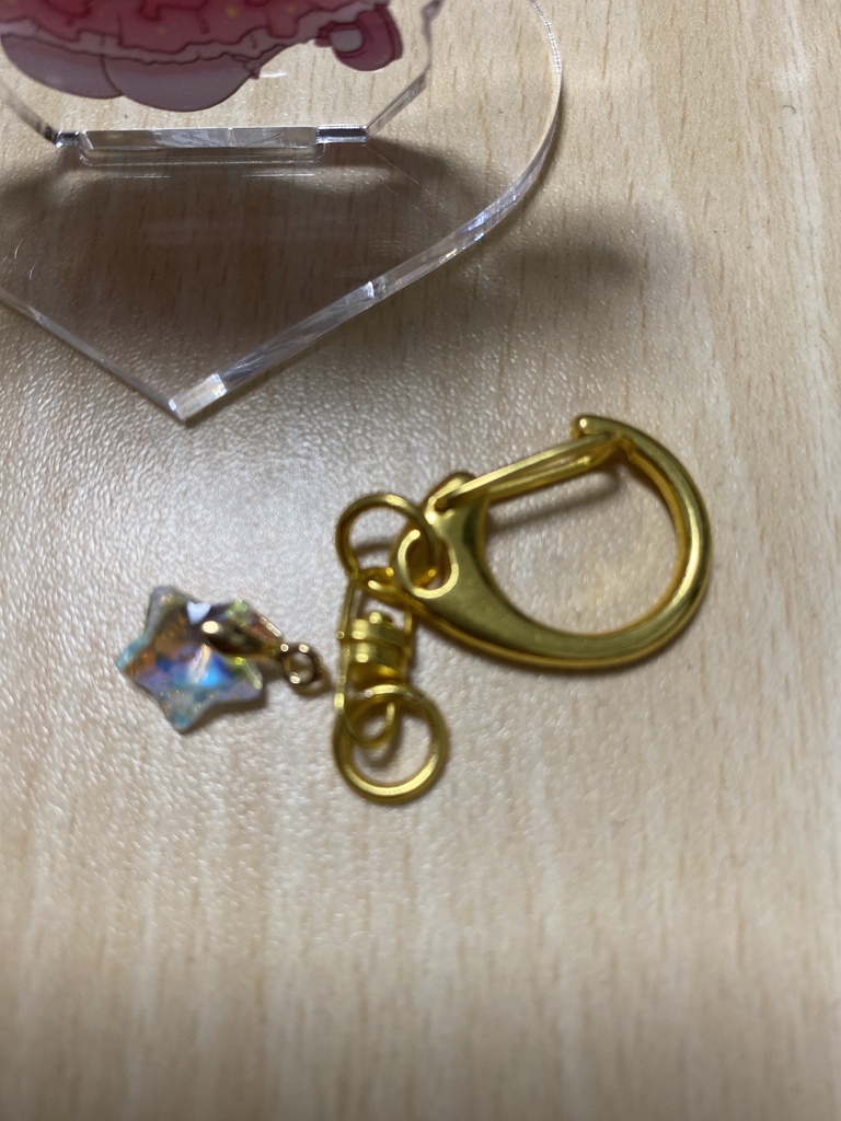 ちびばにがおうえんするアクキーにもなるアクスタ