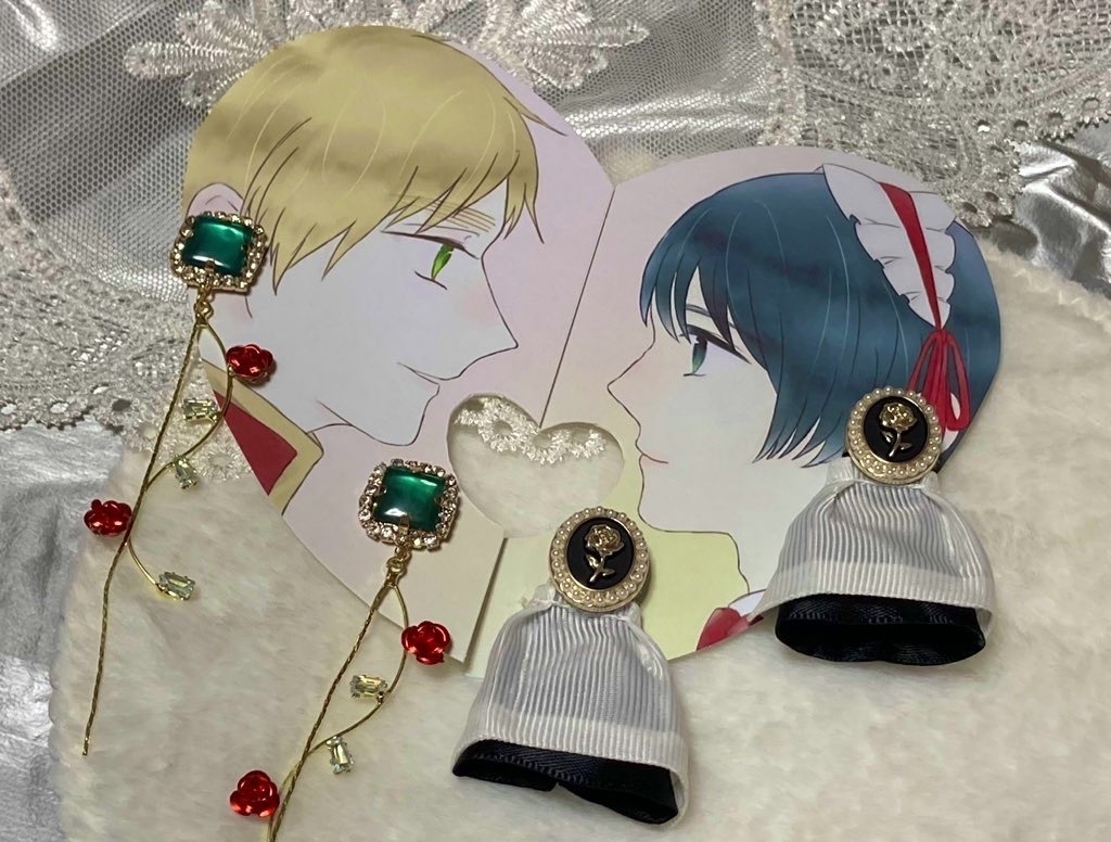 メイド菊風ピアス/白