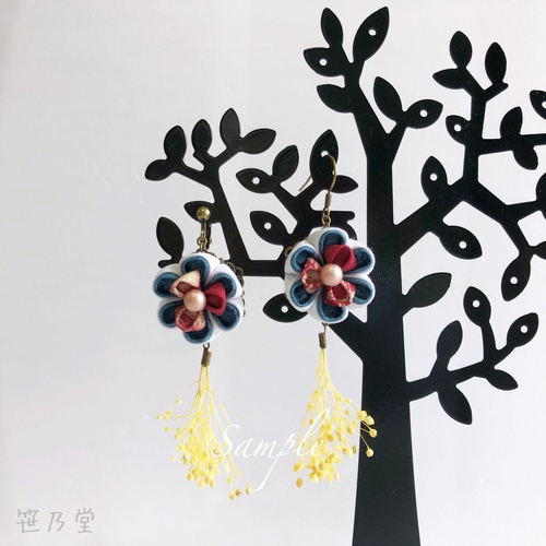 つまみ細工 耳飾り(ピアス/イヤリング)