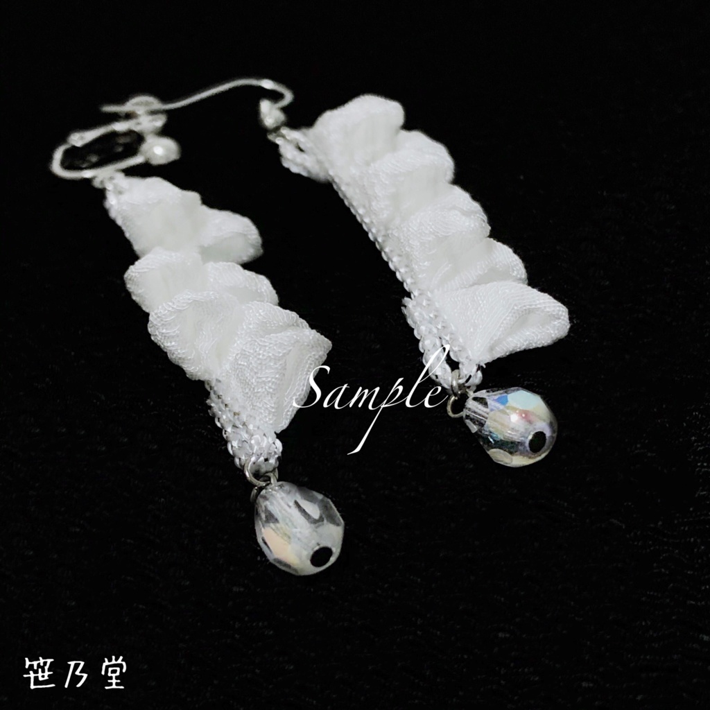 つまみ細工 藤の耳飾り=白=