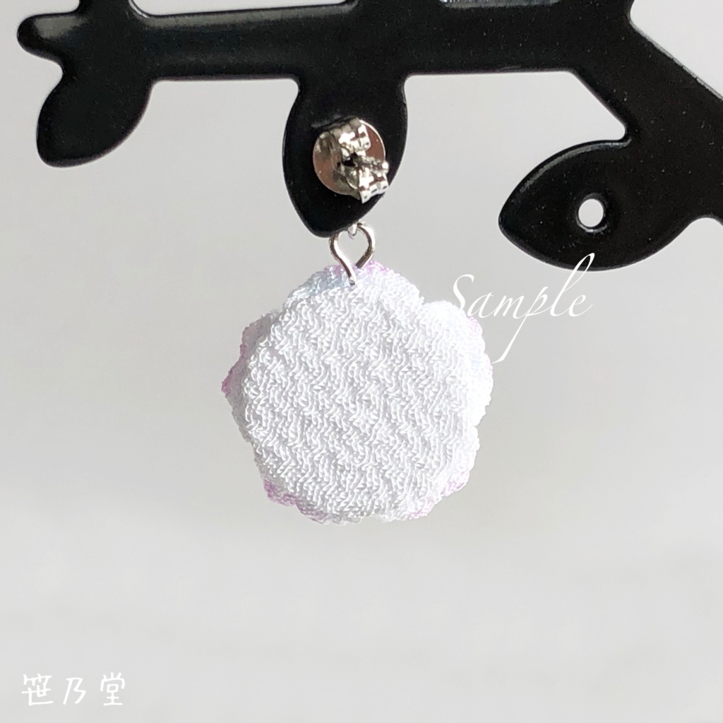 つまみ細工 和小物 桜の耳飾り(ピアス/イヤリング)