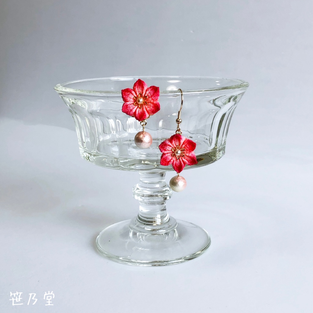 つまみ細工 和小物 耳飾り（ピアス／イヤリング）