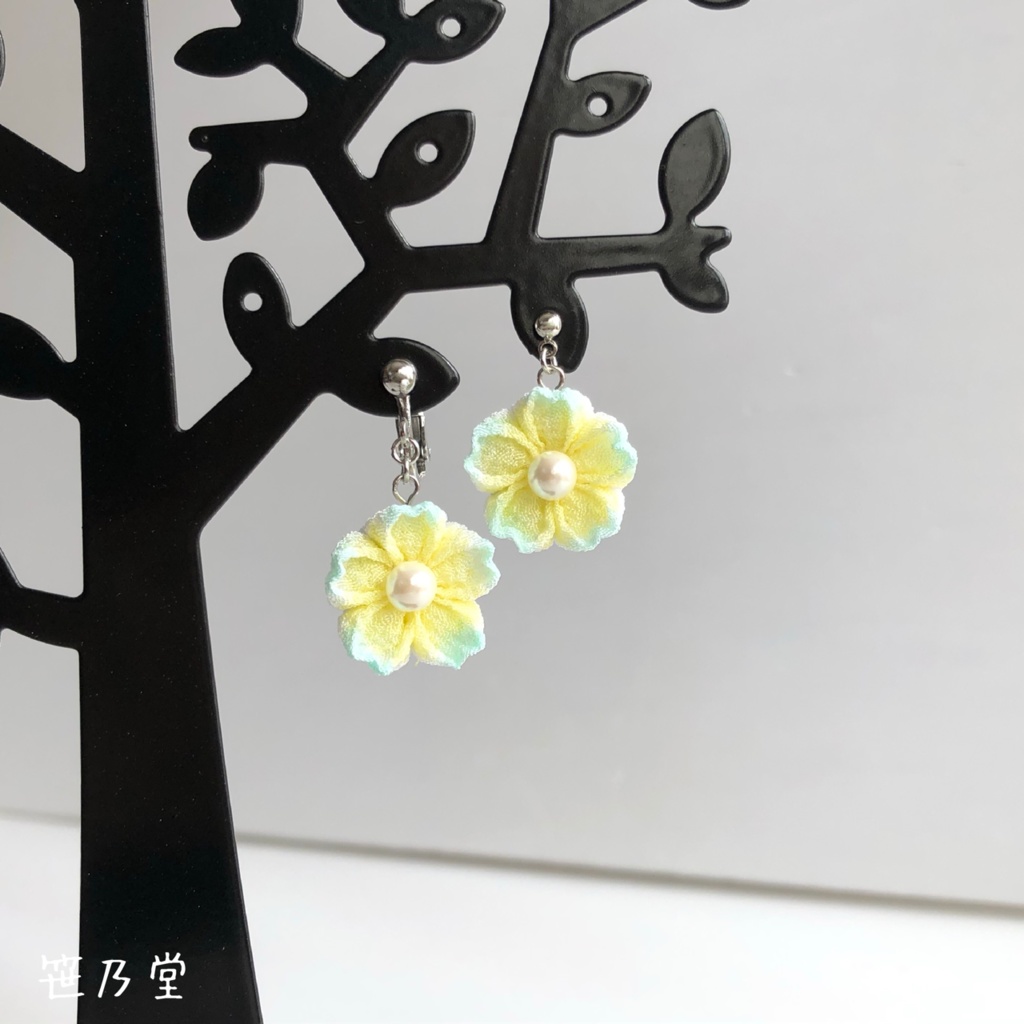 つまみ細工 和小物 桜の耳飾り（ピアス／イヤリング）