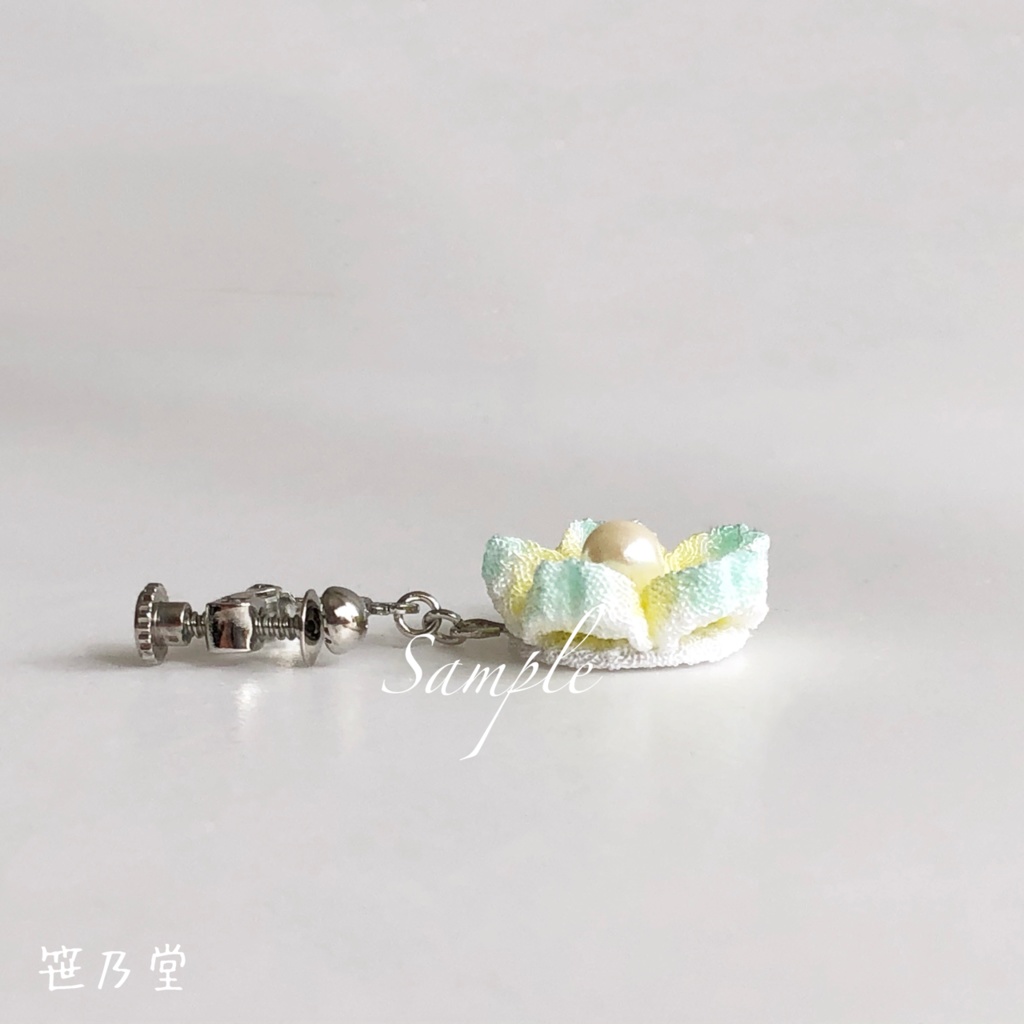 つまみ細工 和小物 桜の耳飾り(ピアス/イヤリング)