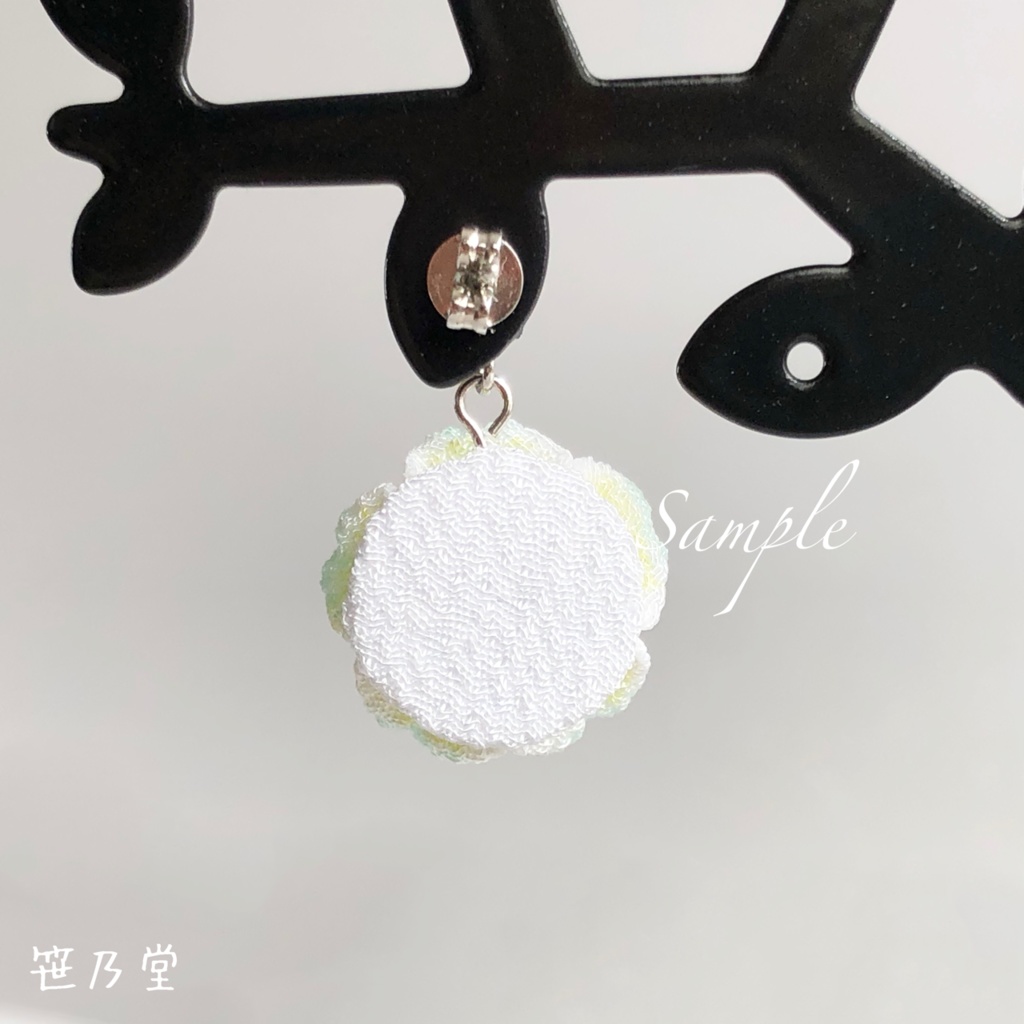 つまみ細工 和小物 桜の耳飾り(ピアス/イヤリング)