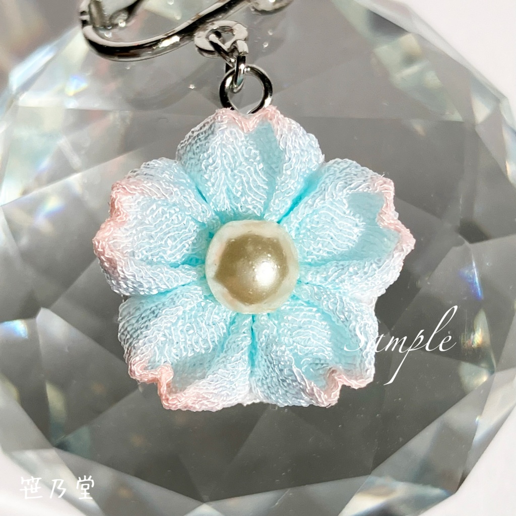 つまみ細工 桜の耳飾り(ピアス/イヤリング)