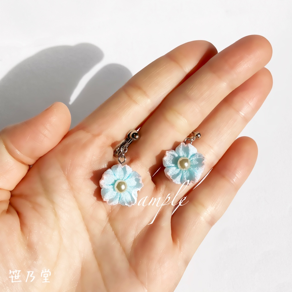 つまみ細工 桜の耳飾り(ピアス/イヤリング)