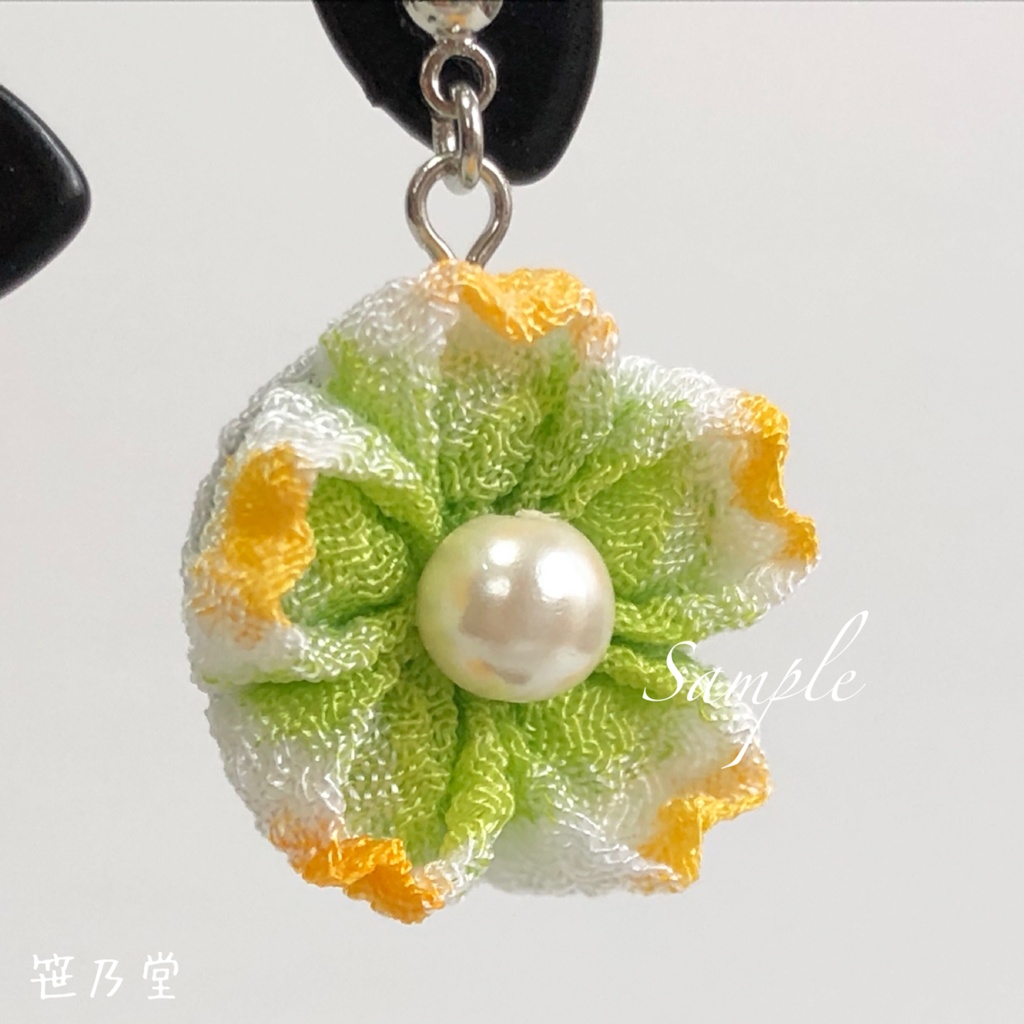 つまみ細工 桜の耳飾り(ピアス/イヤリング)