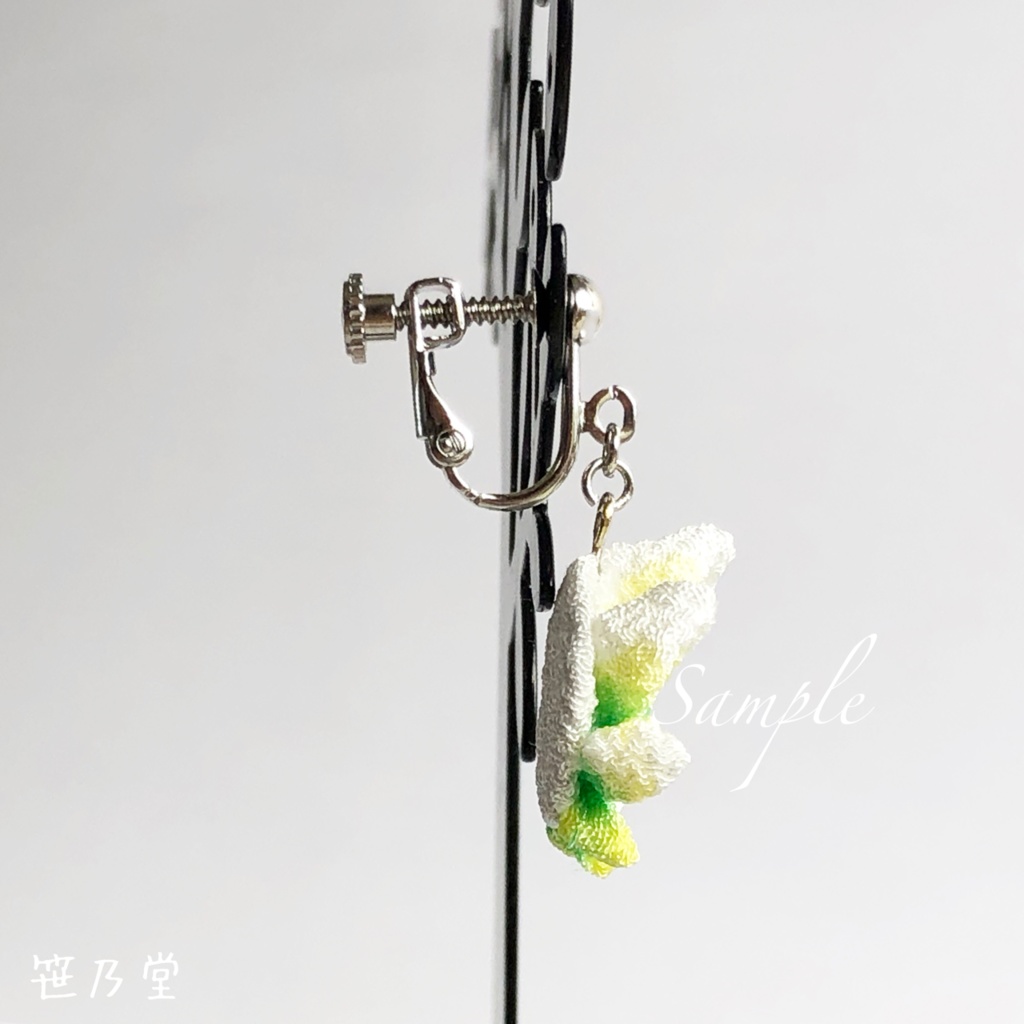 つまみ細工 和小物 夏紅葉の耳飾り