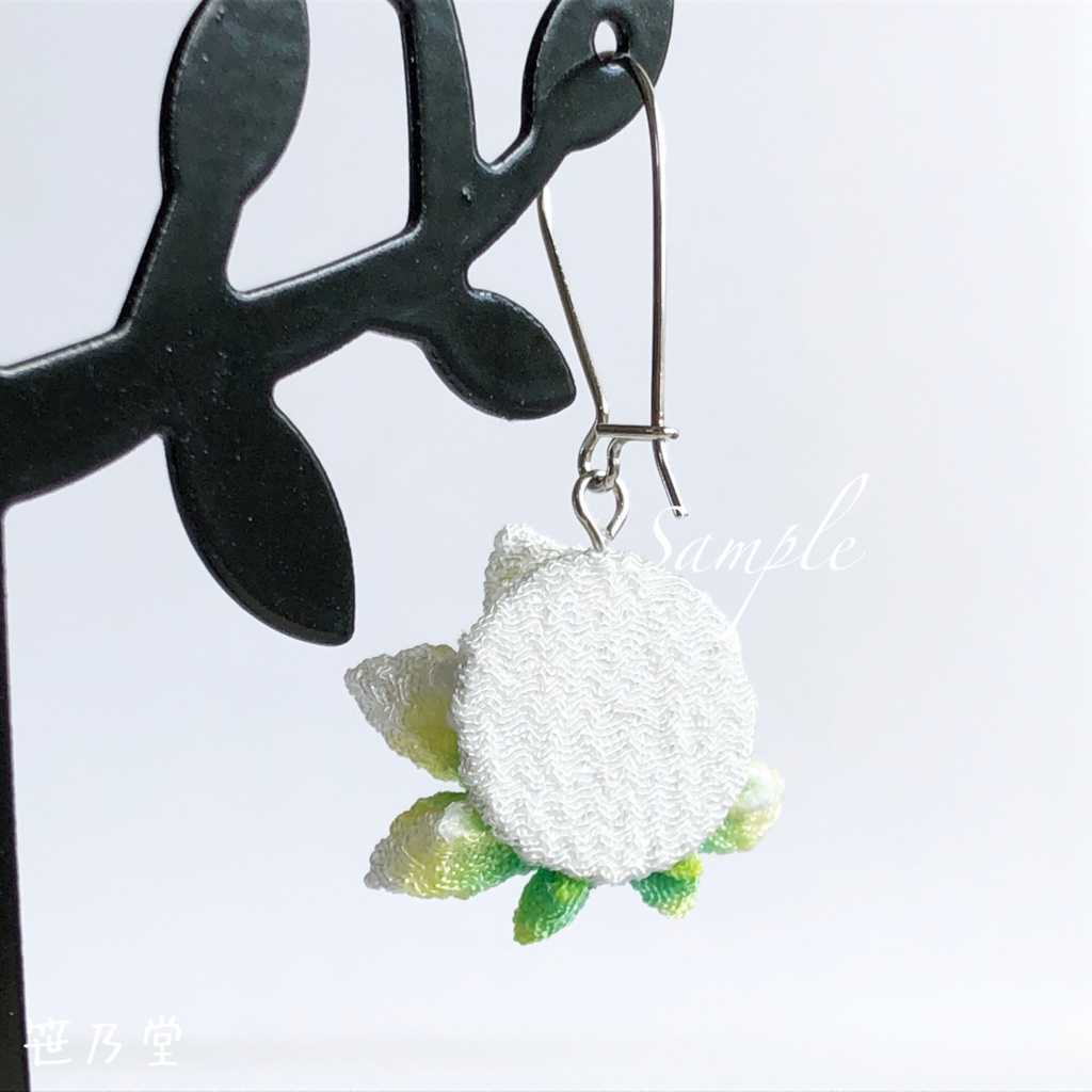 つまみ細工 和小物 夏紅葉の耳飾り