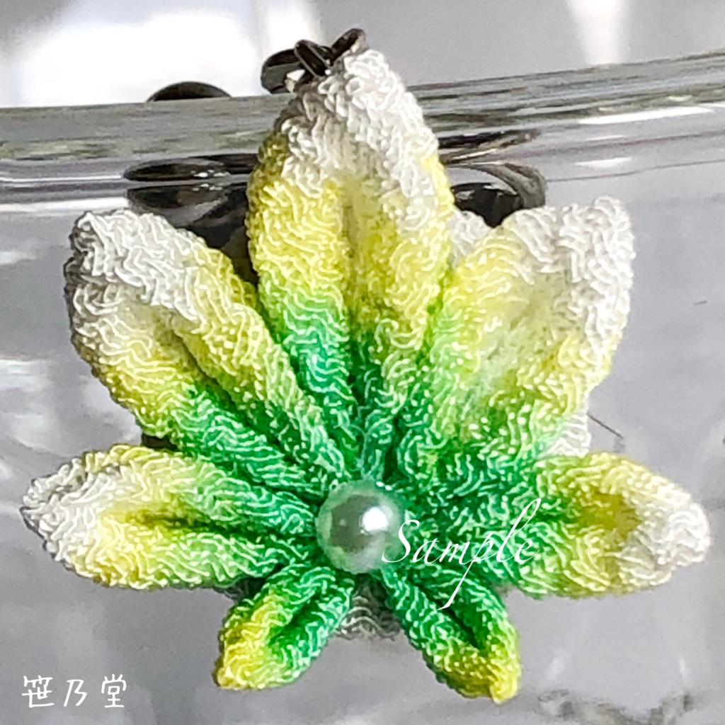 つまみ細工 和小物 夏紅葉の耳飾り