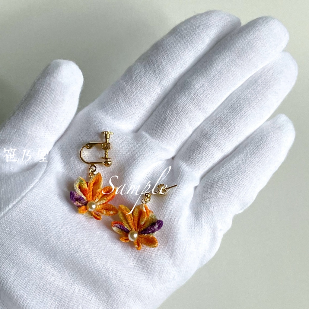 つまみ細工 和小物 紅葉の耳飾り(ピアス/イヤリング)