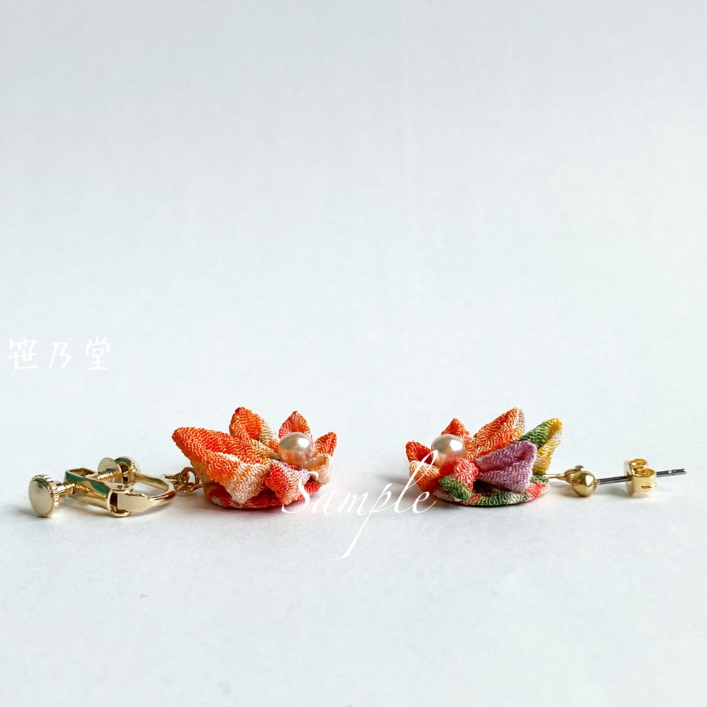つまみ細工 和小物 紅葉の耳飾り(ピアス/イヤリング)