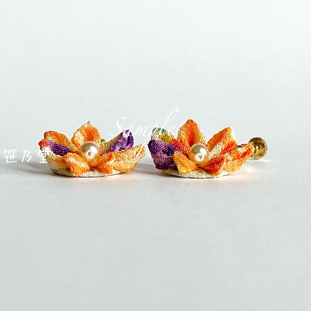 つまみ細工 和小物 紅葉の耳飾り(ピアス/イヤリング)