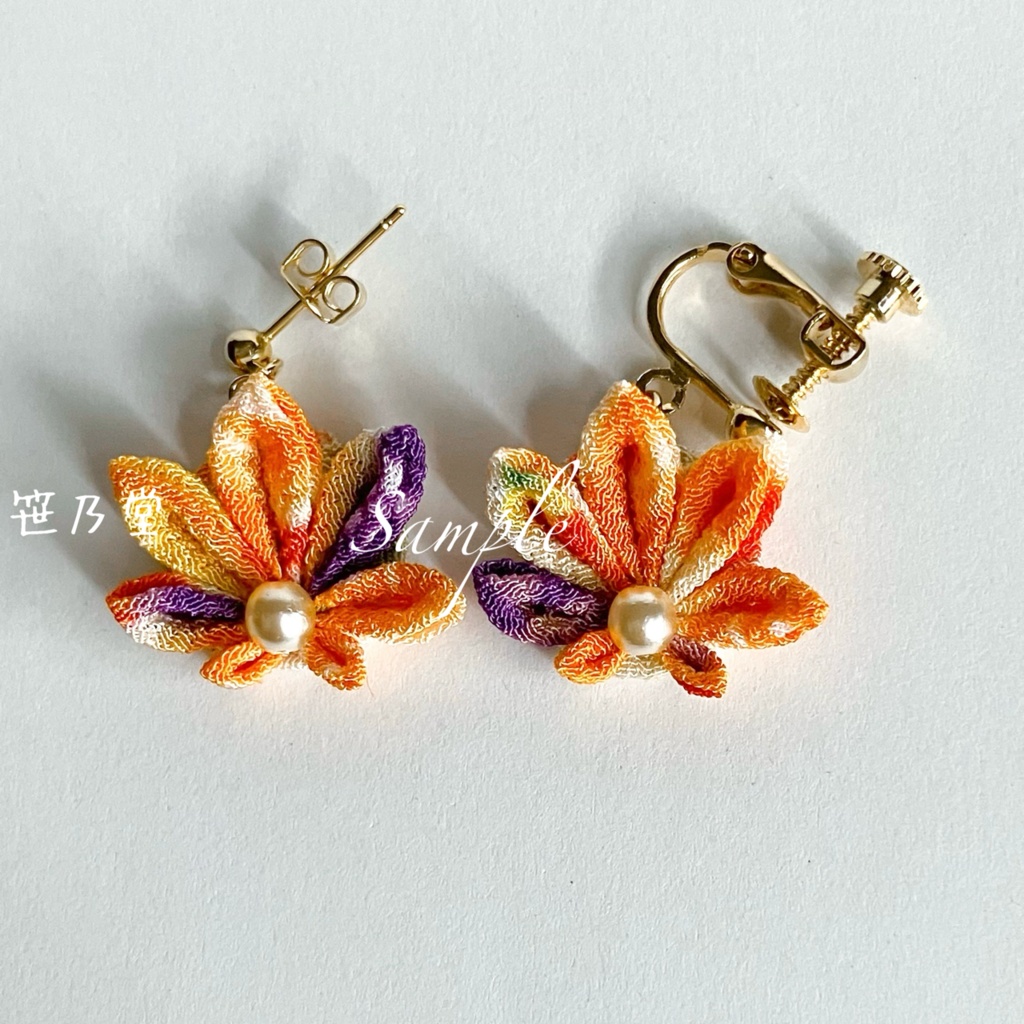 つまみ細工 和小物 紅葉の耳飾り(ピアス/イヤリング)