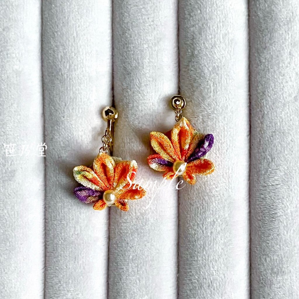 つまみ細工 和小物 紅葉の耳飾り(ピアス/イヤリング)