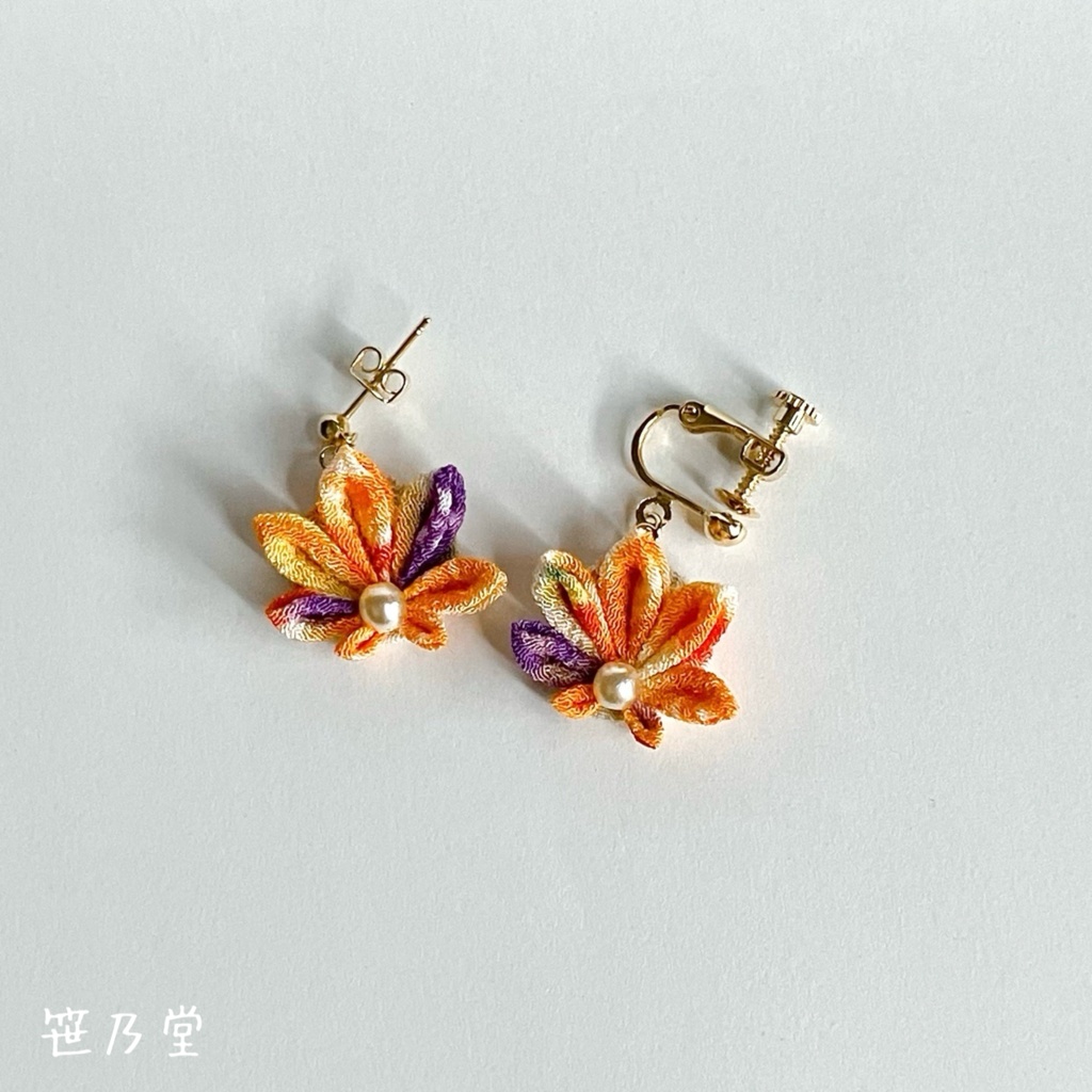 つまみ細工 和小物 紅葉の耳飾り（ピアス／イヤリング）