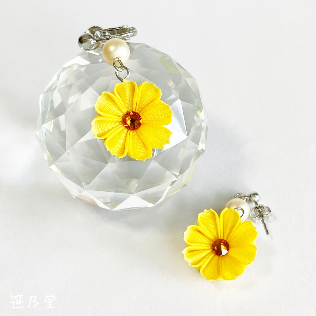 つまみ細工 和小物 黄花秋桜の耳飾り