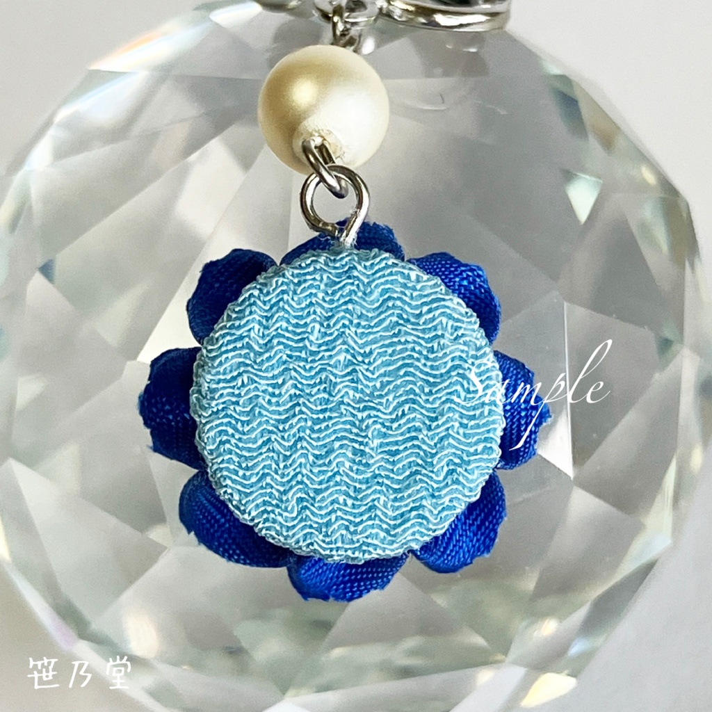 つまみ細工 和小物 青秋桜の耳飾り(ピアス/イヤリング)