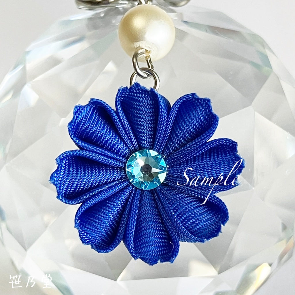 つまみ細工 和小物 青秋桜の耳飾り(ピアス/イヤリング)