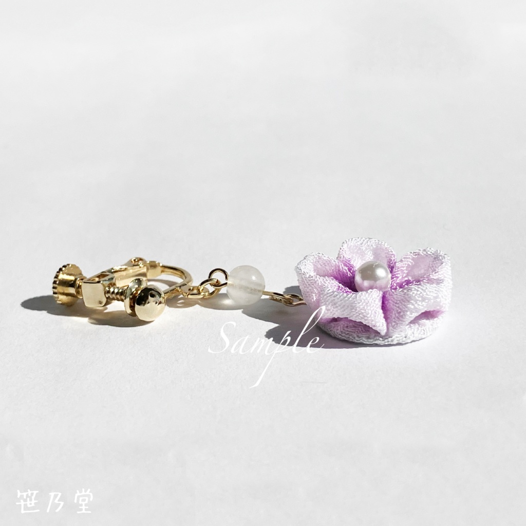 つまみ細工 和小物 小花の耳飾り(ピアス/イヤリング)