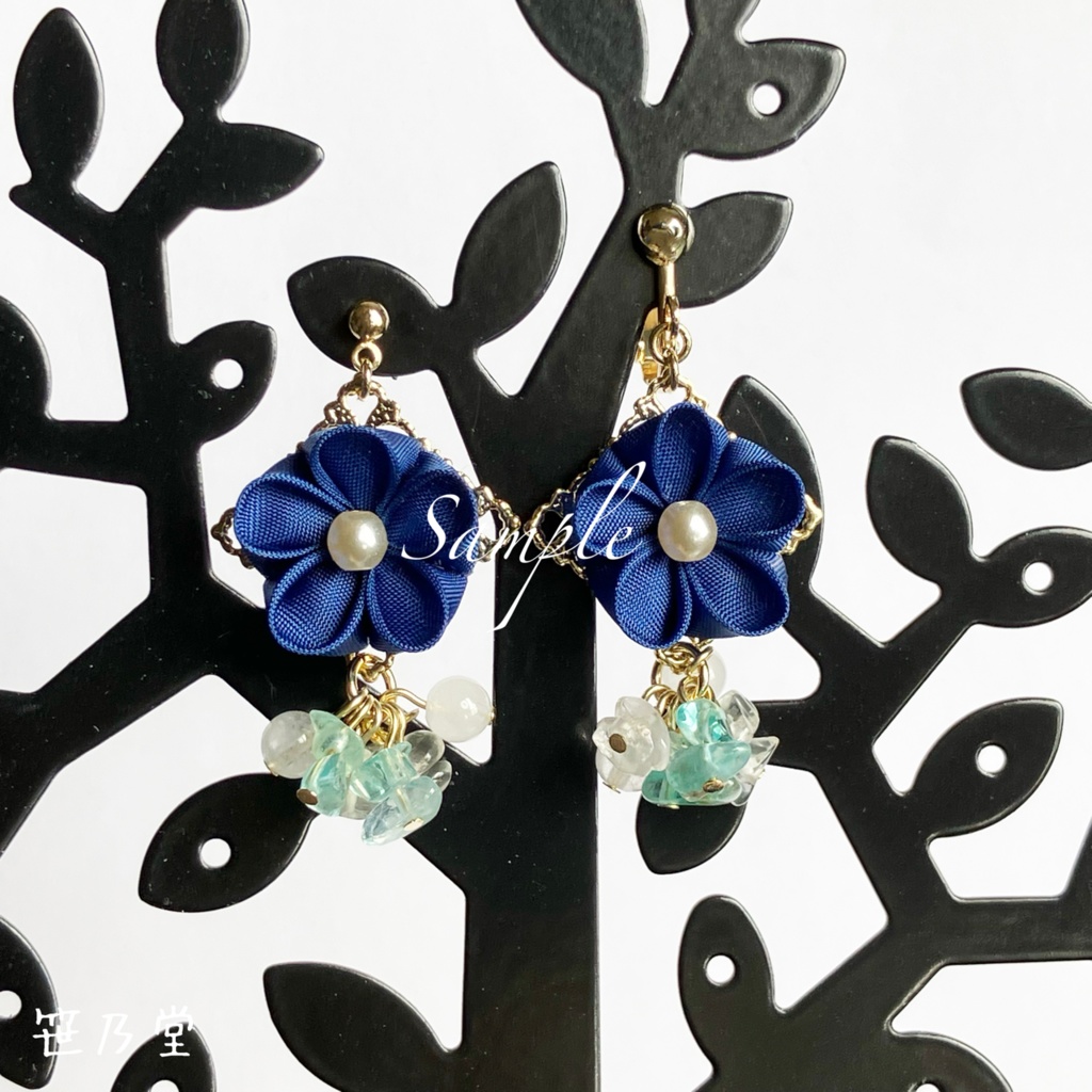 つまみ細工 和小物 小花の耳飾り