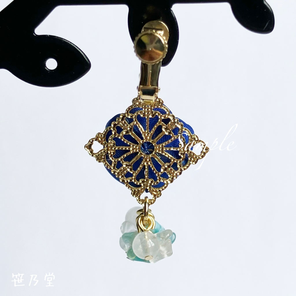 つまみ細工 和小物 小花の耳飾り